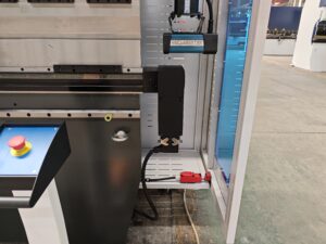 press brake with worktable compensation